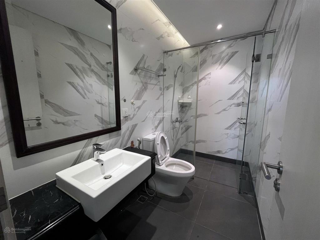 Chính chủ cần bán gấp căn hộ 94m2 2n2wc full đồ đẹp ở tòa king palace 108 nguyễn trãi