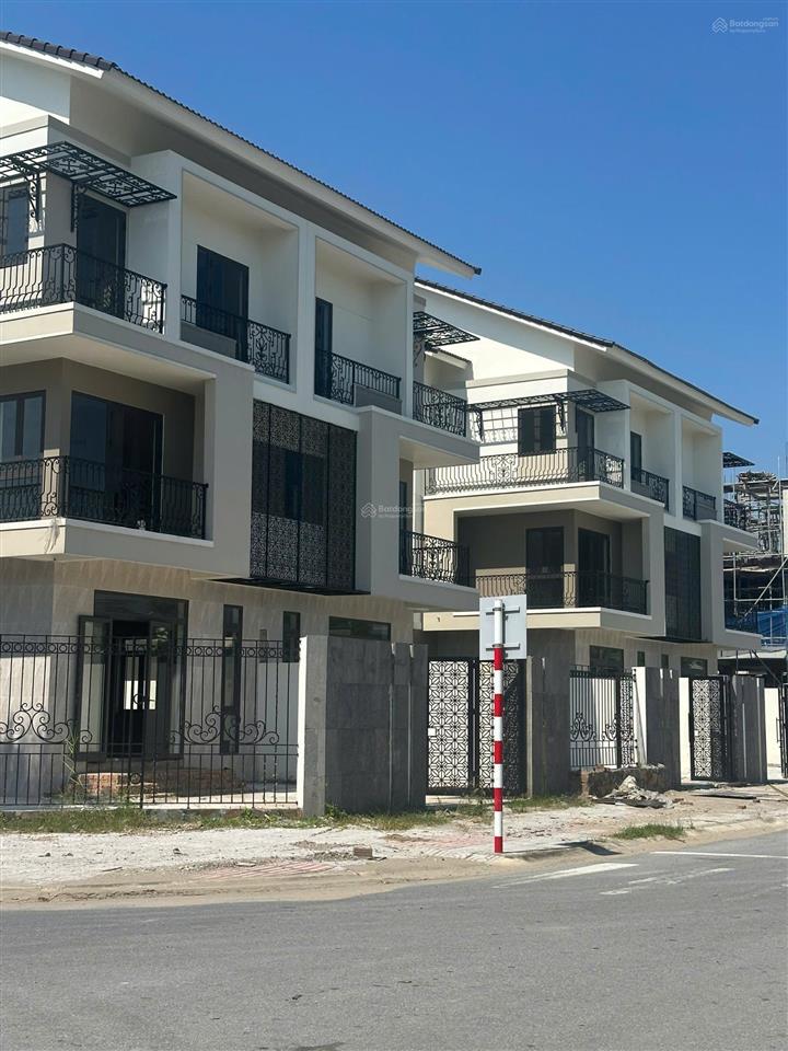 Giá quá tốt bán biệt thự song lập hướng nam centa vsip bắc ninh
