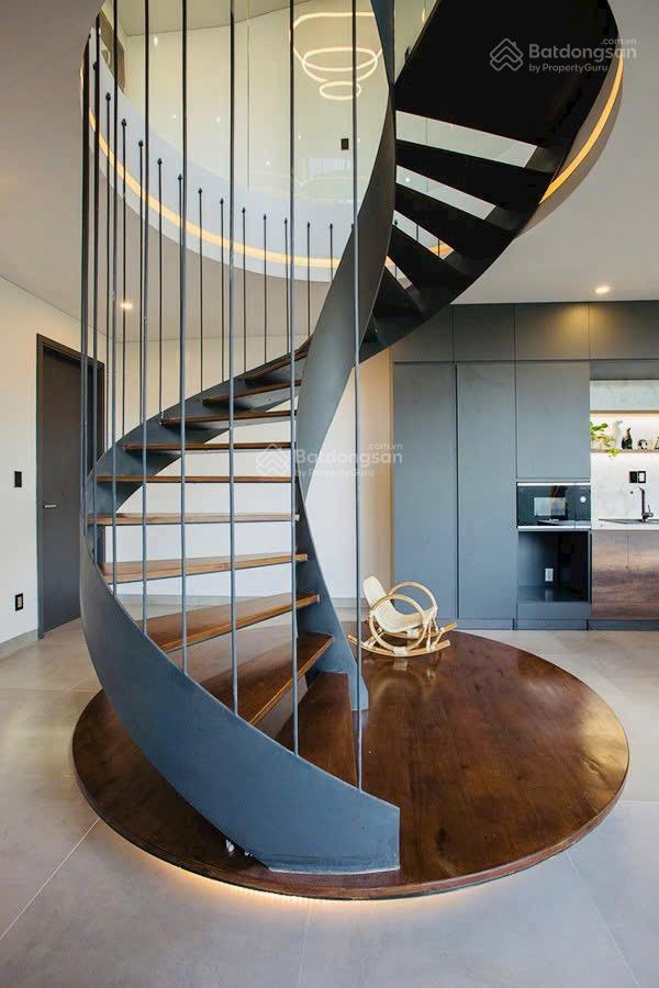 Cắt lỗ bt3t 5pn+penthouse full ntcc 255m2 mt10 view hồ kđt fpt sát biển đường rộng 8m lề 5m sẵn50tr