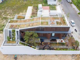 Cắt lỗ bt3t 5pn+penthouse full ntcc 255m2 mt10 view hồ kđt fpt sát biển đường rộng 8m lề 5m sẵn50tr