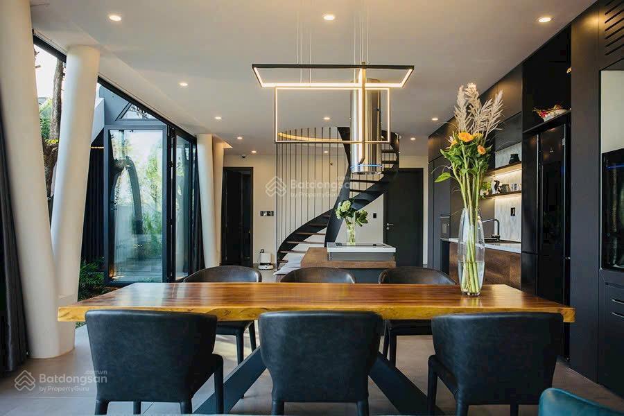 Cắt lỗ bt3t 5pn+penthouse full ntcc 255m2 mt10 view hồ kđt fpt sát biển đường rộng 8m lề 5m sẵn50tr