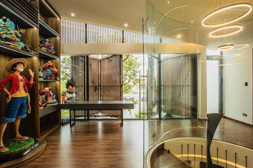 Cắt lỗ bt3t 5pn+penthouse full ntcc 255m2 mt10 view hồ kđt fpt sát biển đường rộng 8m lề 5m sẵn50tr