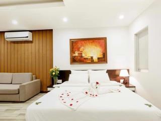 Hiếm cắt lỗ toà 8t view biển 40pn 180m2 mt10m mp trần bạch đằng đoạn vip phố đi bộ rộng 11m lề 5m