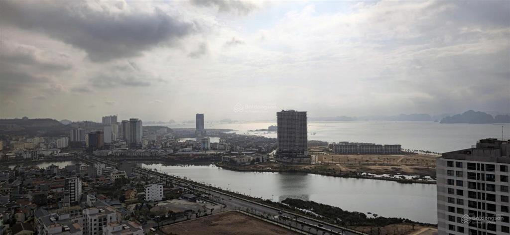 Bán căn 2 phòng ngủ chính biển, view 360 toàn cảnh vịnh.