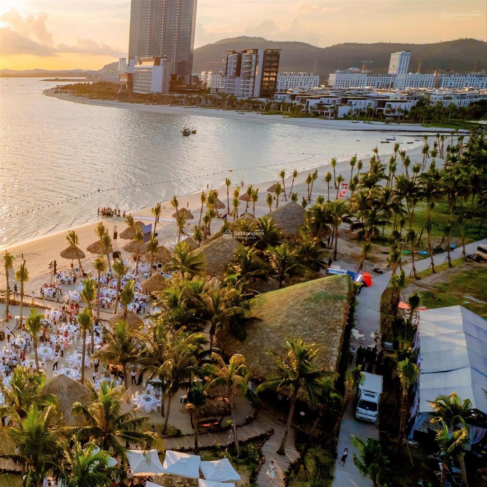 Căn 3 phòng ngủ góc vip hạ long tầng trung, hướng đông nam view biển ngắm pháo hoa