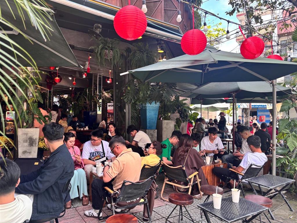Lô góc 3 mặt tiền, mt ngang 27m, 3 lô liền kề triệu nữ vương, đang cho thuê 100tr/tháng, giá 61 tỷ