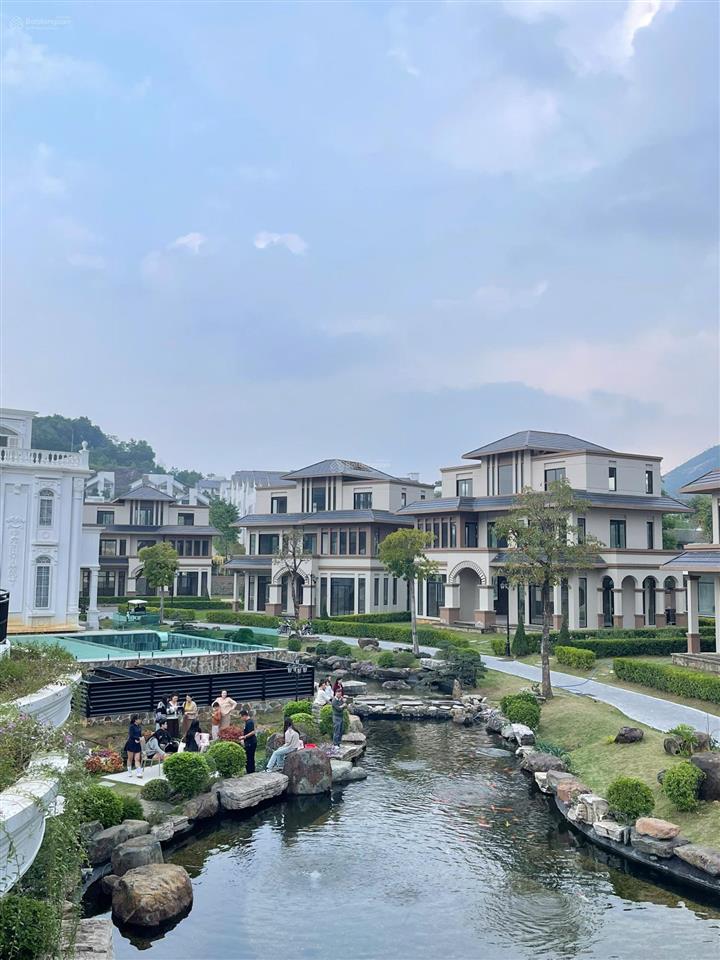 Biệt thự cạnh xanh villas, nhận nhà và sang tên sổ đỏ luôn giá tốt hơn 66tr/m2 cả nhà và đất