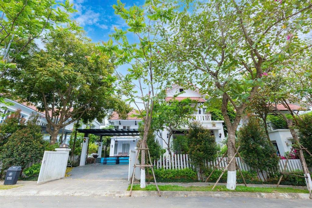 Cho thuê biệt thự 554m2 15 triệu/tháng full nội thất diện xanh villas gần trường đhqg hòa lạc