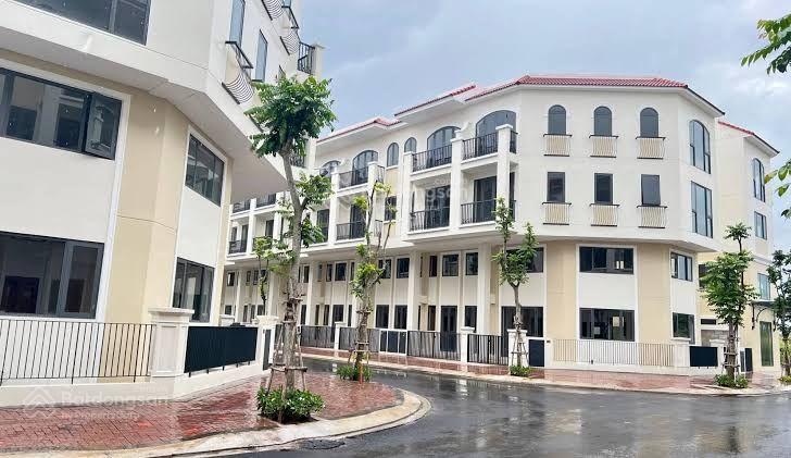 Cần bán nhà liền kề 5x12m cn 56m2 3.5 tấm bàn giao hiện trạng cdt giá cực rẻ chỉ 6.7 tỷ