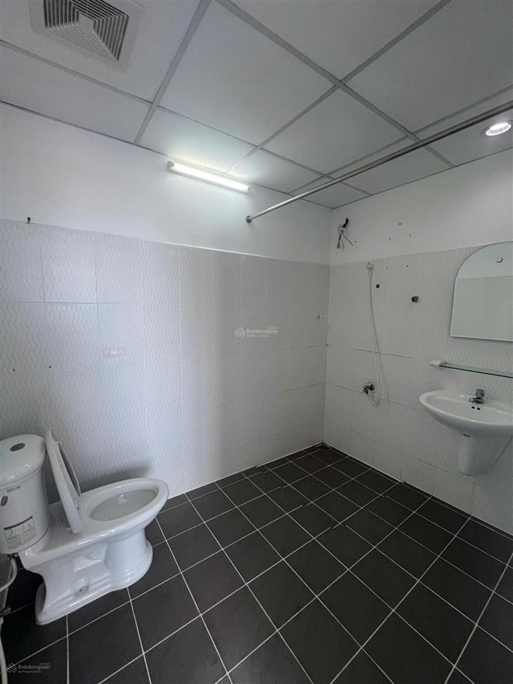 Cần cho thuê căn hộ 3pn2wc 94m2, giá chỉ 8tr ntcb