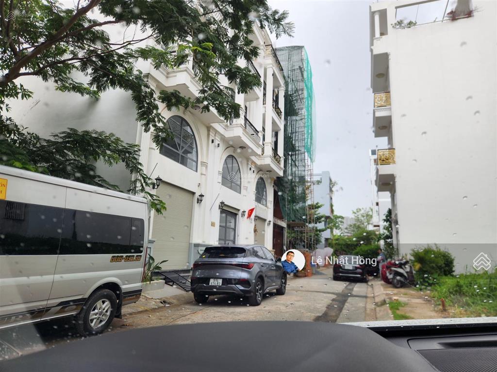 Bán đất nền khu sân vận động quận 7  60m² (5x12m), sổ đỏ cầm tay, xây dựng tự do  giá 7.79 tỷ