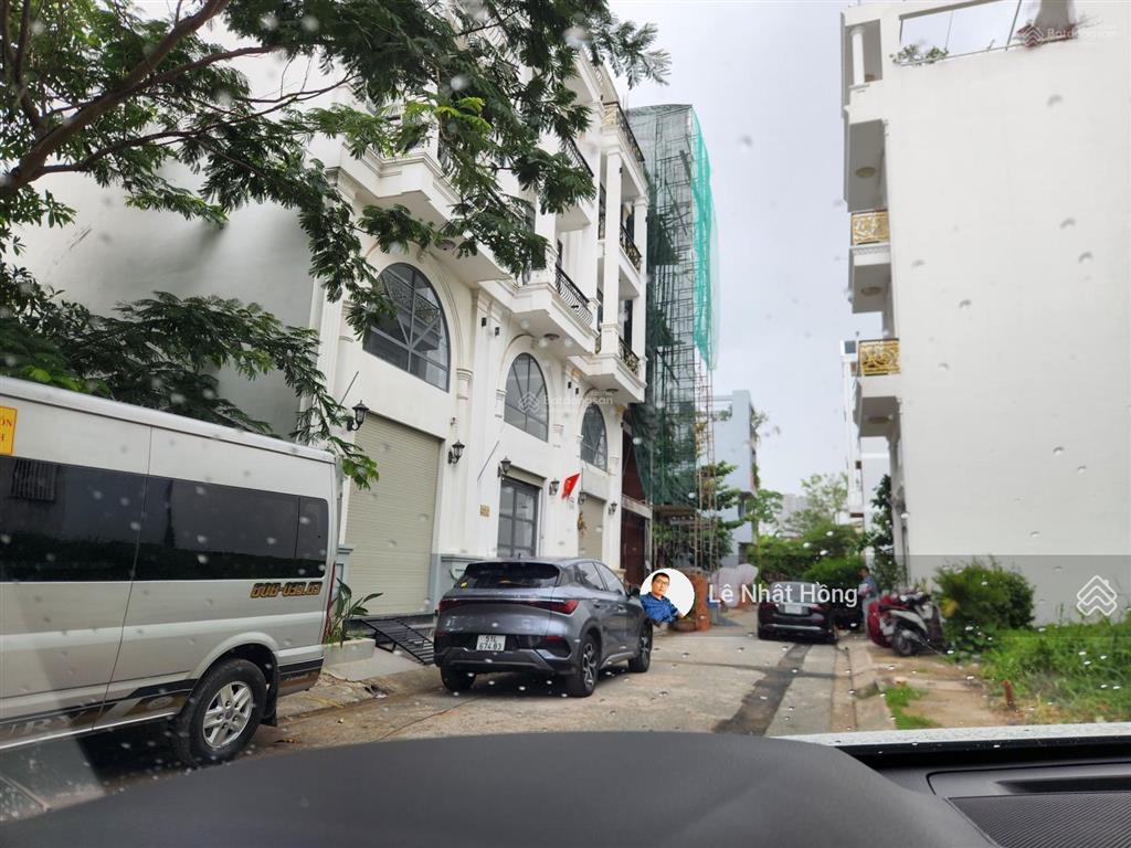 Bán gấp đất nền khu sân vận động quận 7  60m² (5x12m), sổ đỏ riêng, xây tự do  giá 7.59 tỷ