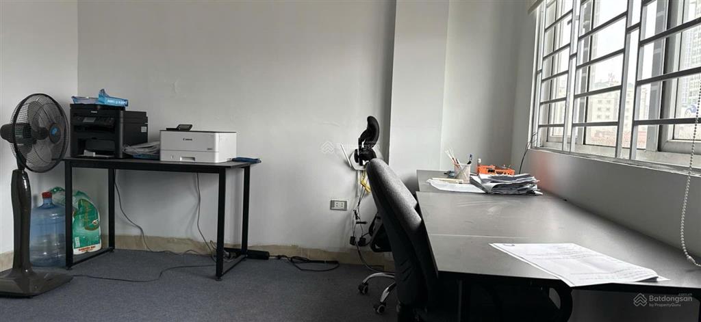 Cho thuê văn phòng yên hòa, cầu giấy 25m² có thang máy điều hòa 4tr/tháng.  0586 912 ***