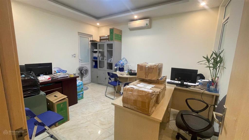 Cho thuê văn phòng yên hòa, cầu giấy 25m² có thang máy điều hòa 4tr/tháng.  0586 912 ***