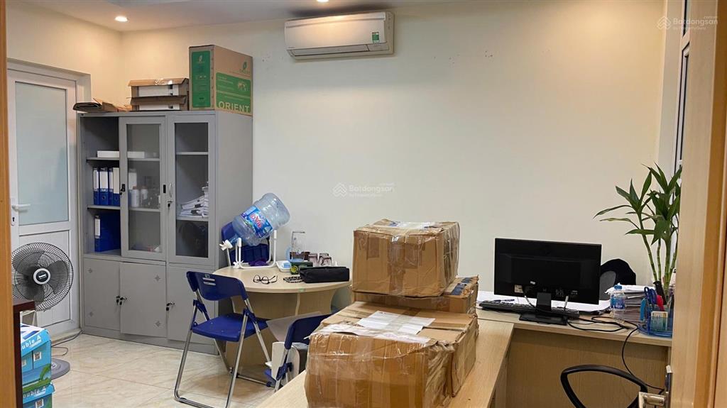 Cho thuê văn phòng yên hòa, cầu giấy 25m² có thang máy điều hòa 4tr/tháng.  0586 912 ***