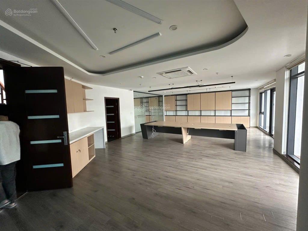 Cần bán tòa nhà lô góc mặt phố dịch vọng hậu, cầu giấy 157m x 7 tầng 1 tum 135 tỷ