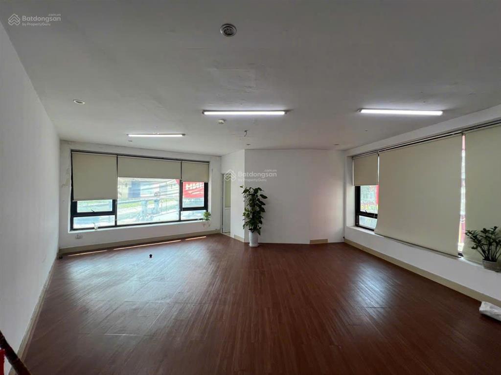 Cho thuê sàn văn phòng lô góc nguyễn khang, vũ phạm hàm 90m 20tr/tháng. mặt tiền 20m