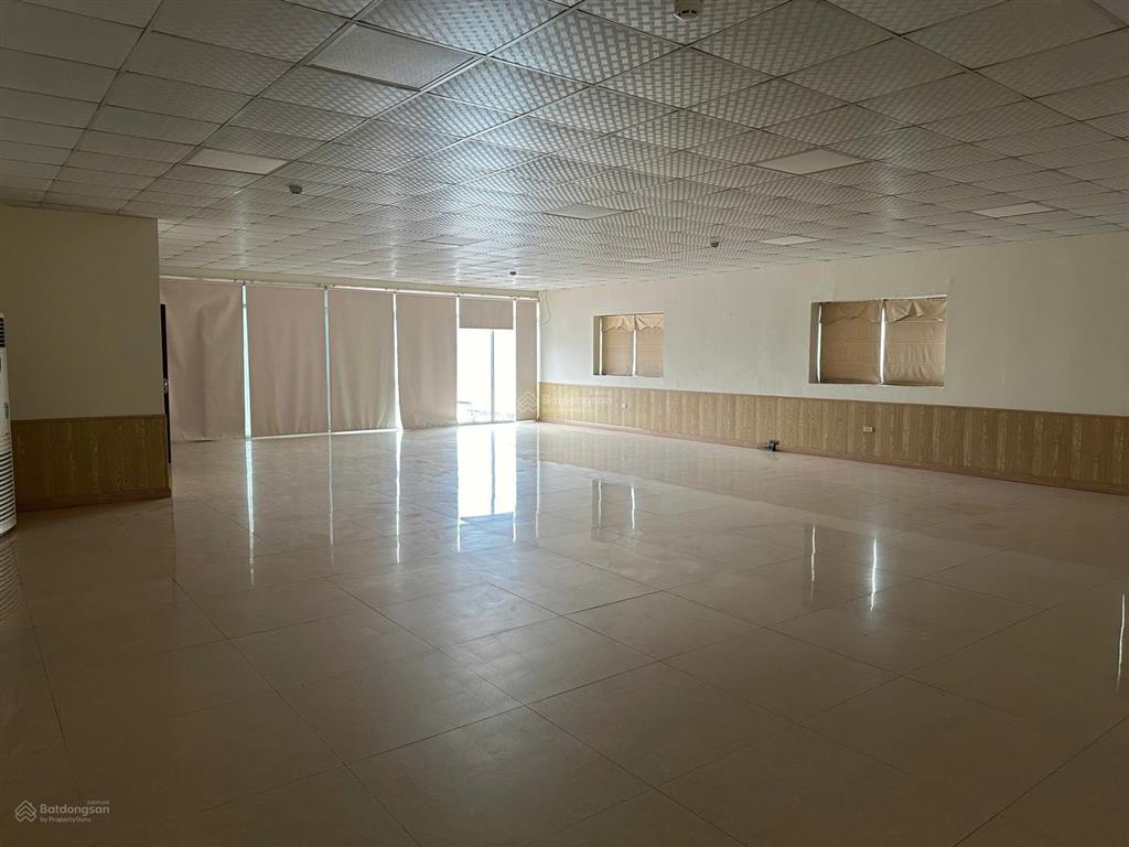 Phú minh group cho thuê tòa nhà lô góc mặt phố 447 lạc long quân view hồ tây