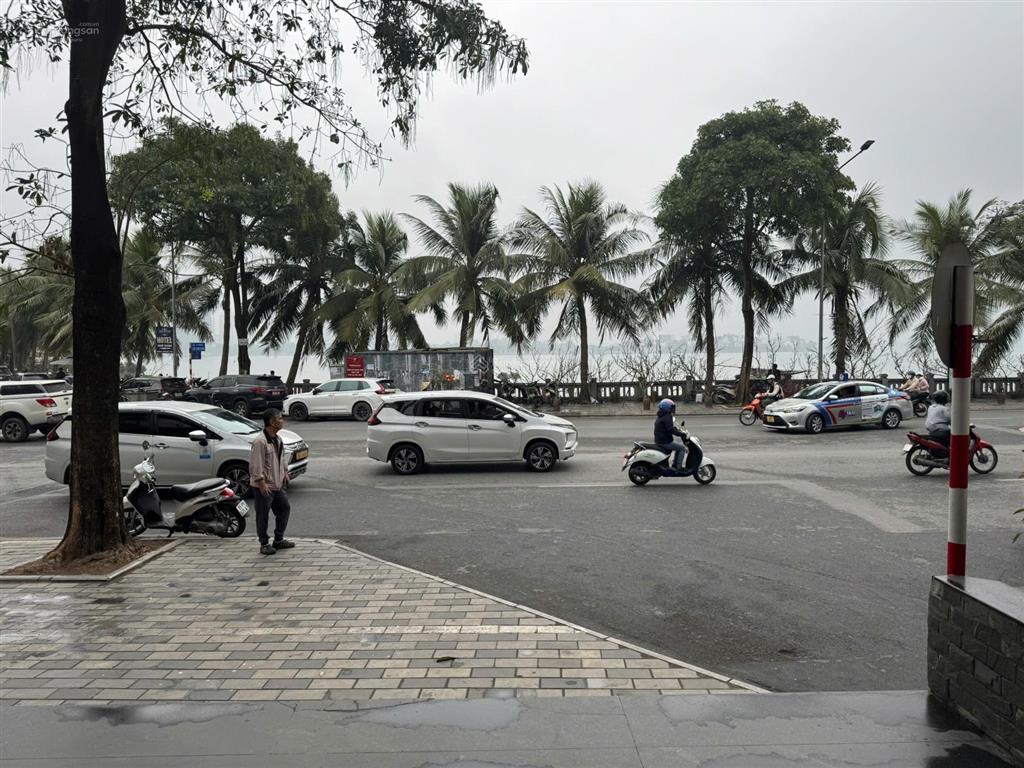 Phú minh group cho thuê tòa nhà lô góc mặt phố 447 lạc long quân view hồ tây
