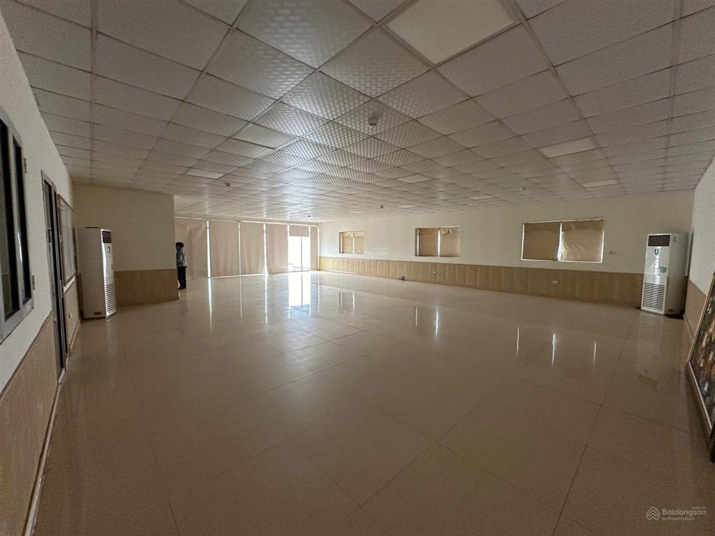 Phú minh group cho thuê tòa nhà lô góc mặt phố 447 lạc long quân view hồ tây