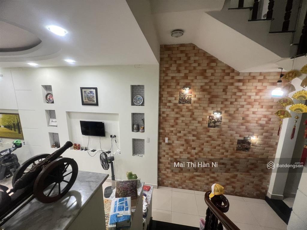 Hiếm! nhà 4x20m đối diện công viên, trệt 2 lầu sân thượng, bán gấp chỉ 19,2 tỷ 0917 159 ***