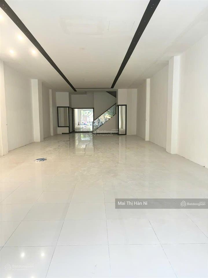 Cho thuê nhà mt hai bà trưng, đ/d công viên lê văn tám, quận 3  dtsd 530m²  giá 279 triệu/tháng
