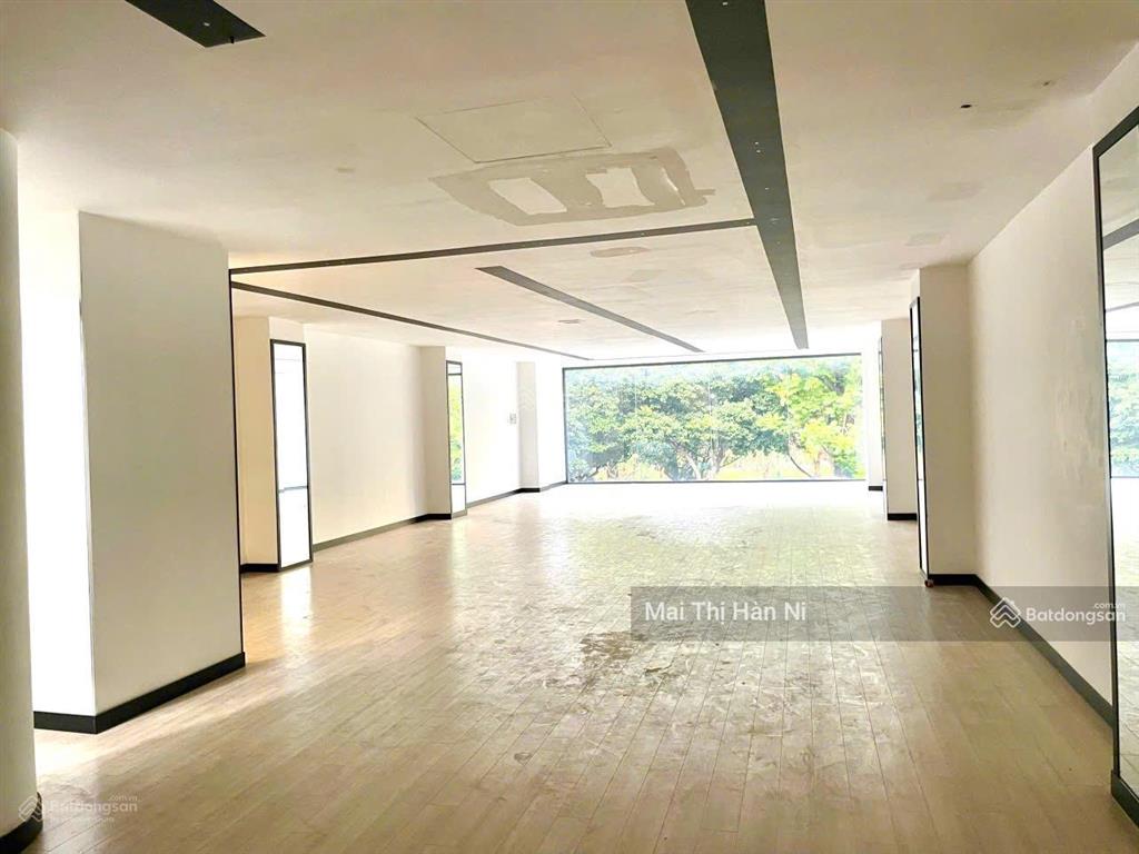 Cho thuê nhà mt hai bà trưng, đ/d công viên lê văn tám, quận 3  dtsd 530m²  giá 279 triệu/tháng