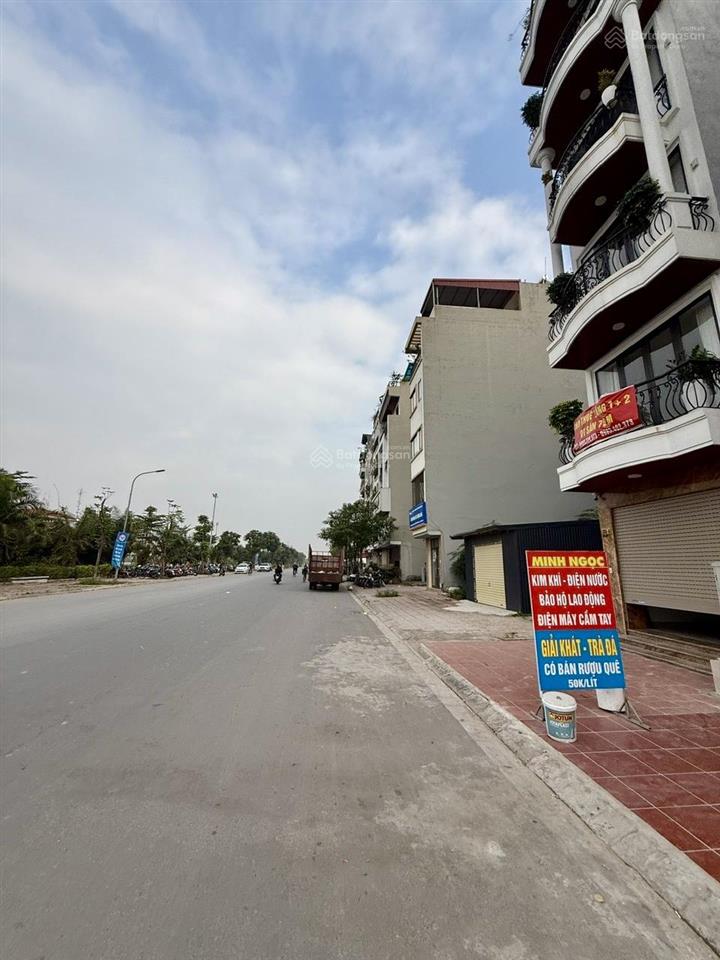 Bán gấp mảnh đất view hồ đường 25m tđc ngọc thụy, 70m, 2 thoáng, kinh doanh, văn phòng, 0962 015 ***