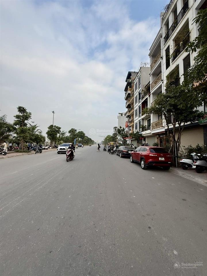 Bán gấp mảnh đất view hồ đường 25m tđc ngọc thụy, 70m, 2 thoáng, kinh doanh, văn phòng, 0962 015 ***
