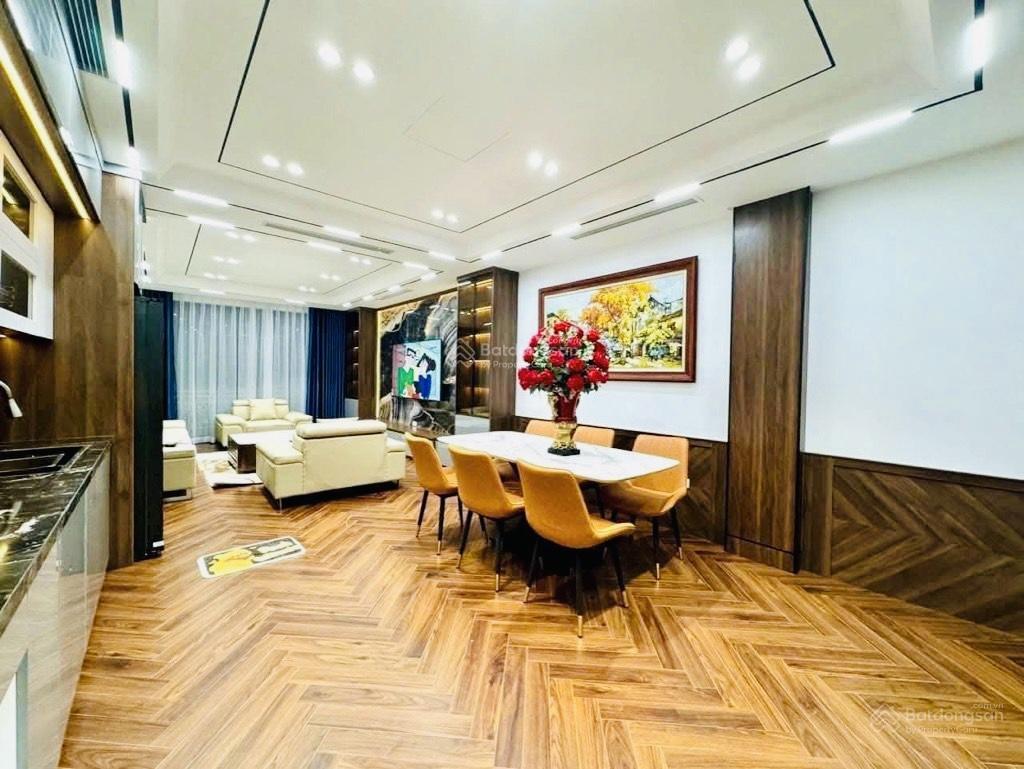 Bán nhà đường thông ngọc lâm  nguyễn văn cừ  lô góc  6tầng  thang máy  gara ô tô  19,2 tỷ