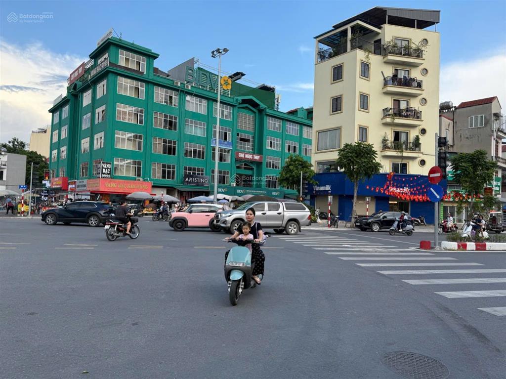 Ngọc thụy  siêu hiếm  2 thoáng  đất 300m2  mt 14m  toà vp cực đỉnh  400 triệu/m2  0962 015 ***