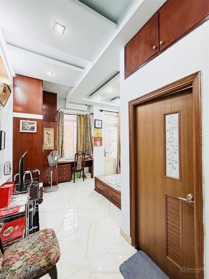 Thích hợp cho vợ chồng trẻ nhà 3 tầng kiên cố 72m2 cạnh chợ linh xuân, tặng nội thất chỉ 5.4 tỷ tl