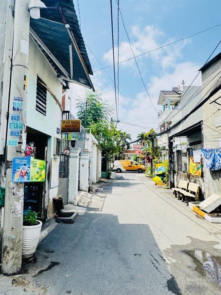 Chỉ 4.5 tỷ sở hữu 80m2 ngang 4m đất trống tiện xây mới hẻm xe hơi, gần bệnh viện đkkv thủ đức