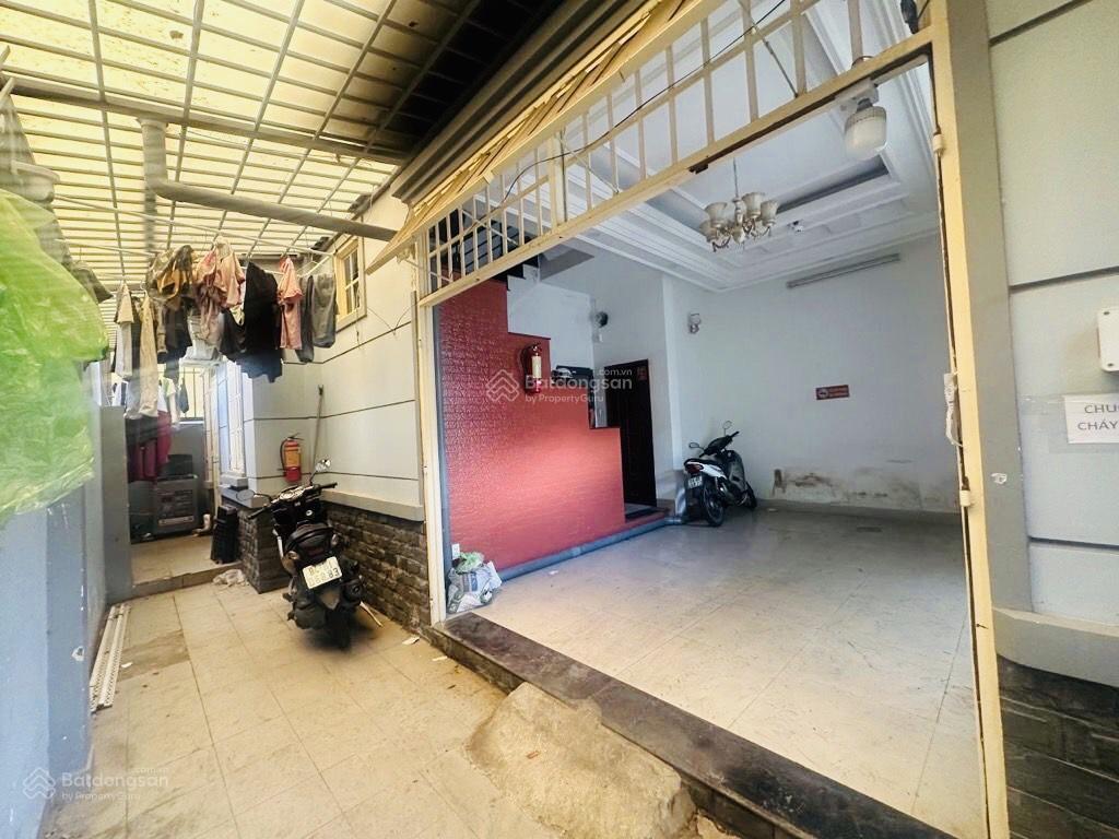 Chdv 3 tầng gồm 7 phòng đang khai thác dòng tiền 25tr/ th, ngang 7m hxh tới cửa sát mt đặng văn bi