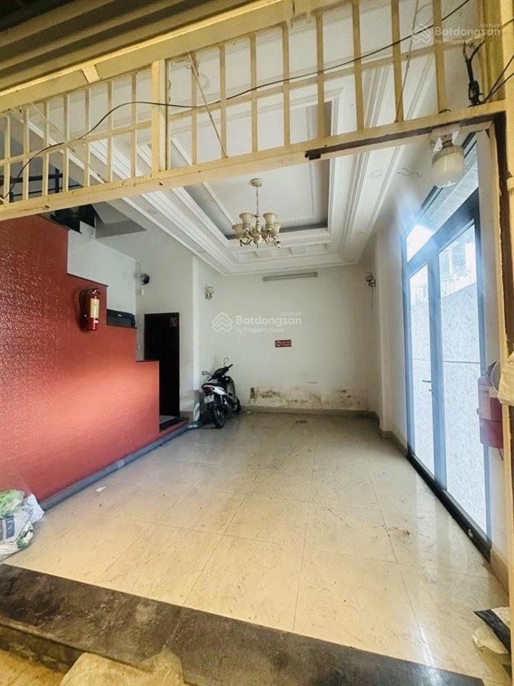 Chdv 3 tầng gồm 7 phòng đang khai thác dòng tiền 25tr/ th, ngang 7m hxh tới cửa sát mt đặng văn bi