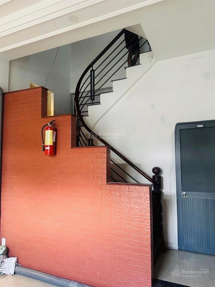 Chdv 3 tầng gồm 7 phòng đang khai thác dòng tiền 25tr/ th, ngang 7m hxh tới cửa sát mt đặng văn bi