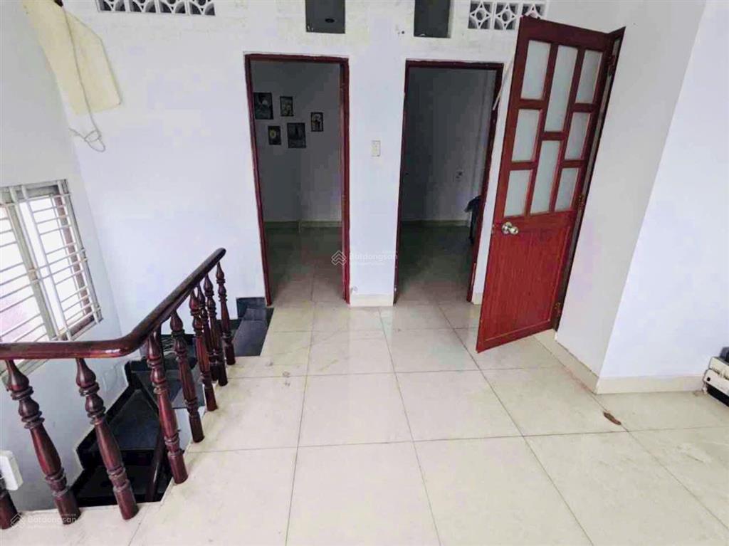 Chỉ 3.65 tỷ tl sở hữu nhà trệt lầu kiên cố 5 * 10m, căn góc ít lg một trục ql1k 40m ra mặt tiền