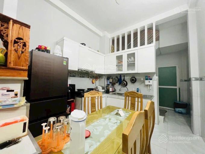 Nhà 3 tầng 50m2 ngang 4m cạnh chợ thủ đức không ngập, căn góc cho thuê 9tr/ tháng chỉ 4.6 tỷ tl