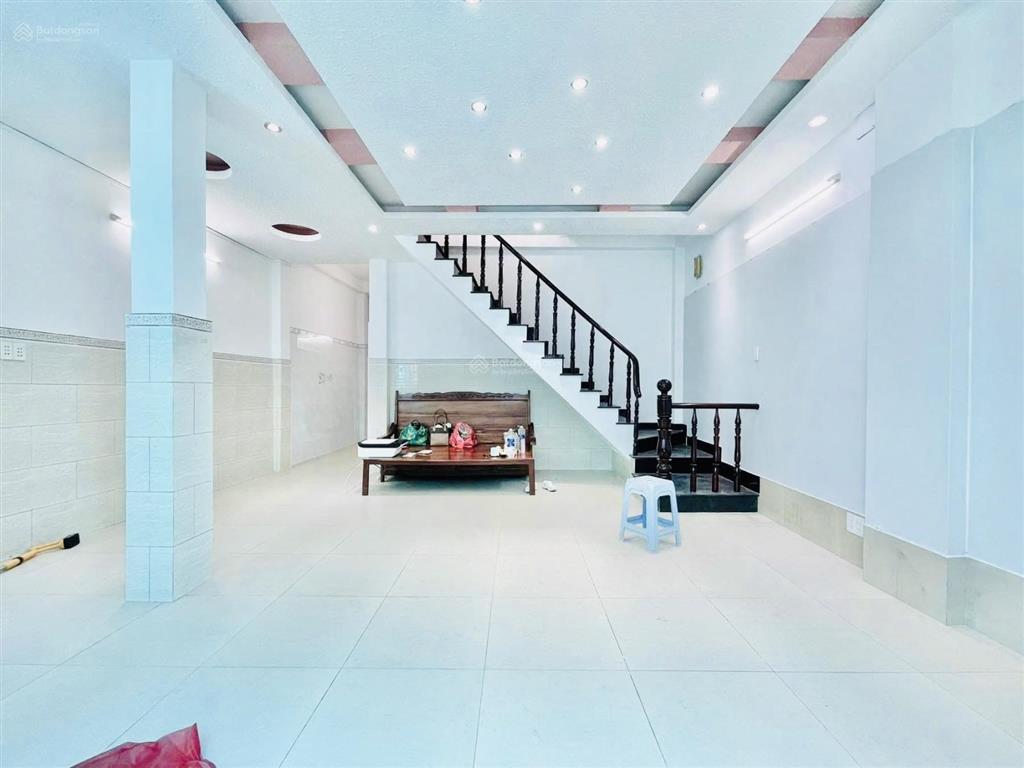 Cạnh tuyến metro đại học spkt lê văn chí, 70m2 trệt lầu kiên cố cho thuê 8tr/ tháng chỉ 5 tỷ tl