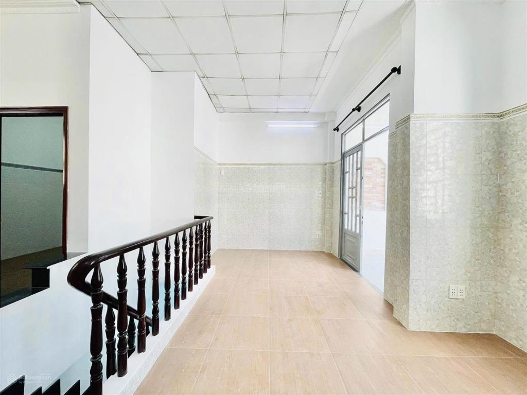 Cạnh tuyến metro đại học spkt lê văn chí, 70m2 trệt lầu kiên cố cho thuê 8tr/ tháng chỉ 5 tỷ tl