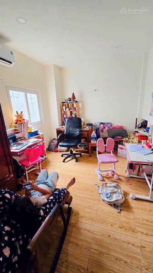 Nhà 3 tầng kiên cố 66m2 ngang 4.7m sổ vuông hoàn công, xe hơi ngủ trong nhà gần mặt tiền vành đai 2