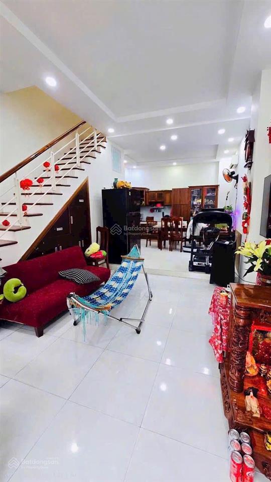 Nhà 3 tầng kiên cố 66m2 ngang 4.7m sổ vuông hoàn công, xe hơi ngủ trong nhà gần mặt tiền vành đai 2