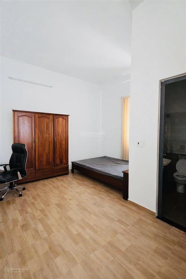 Bán nhà cạnh chợ bệnh viện ubnd linh xuân, 70m2 2 tầng tặng nội thất, cho thuê 8tr/th chỉ 4.4 tỷ tl