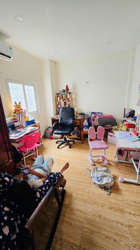 Nhà 3 tầng kiên cố 66m2 ngang 4,7m sổ vuông hoàn công, xe hơi ngủ trong nhà gần mặt tiền vành đai 2