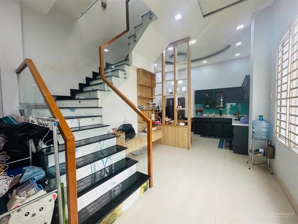Cạnh chung cư 4s sát phạm văn đồng vành đai 2, 76m2 ngang 6m 2 tầng xh ngủ trong nhà chỉ 5.5 tỷ tl
