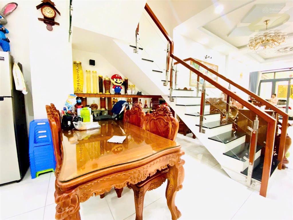 Mặt tiền kd đa nghề đường 12m có vỉa hè ô tô ngủ trong nhà, 104m2 3 tầng hoàn công cho thuê 17tr/th