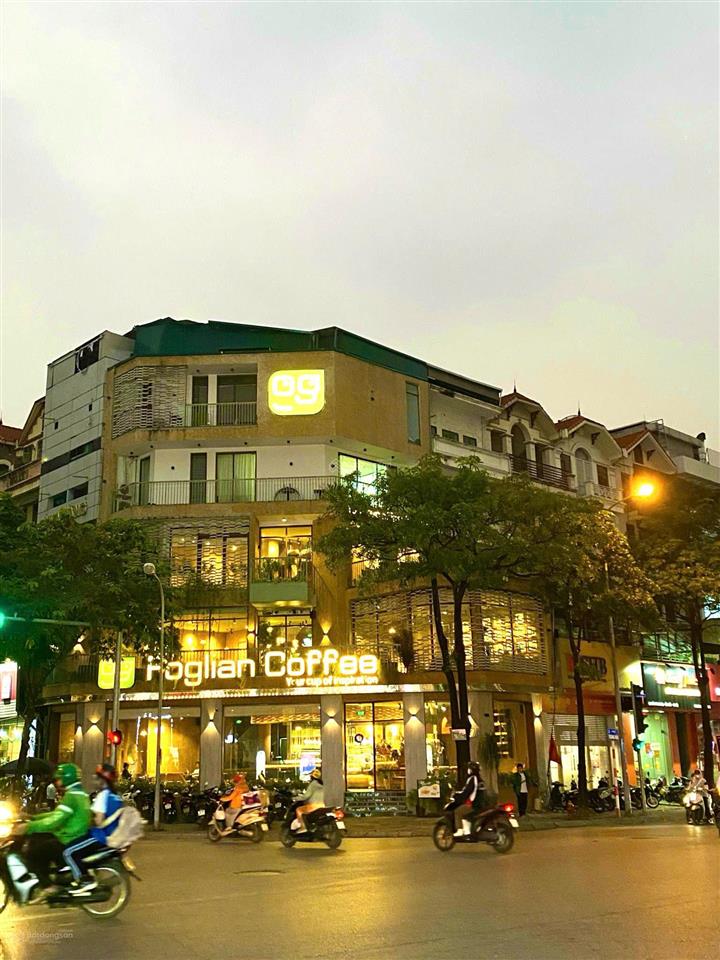 Cho thuê nhà mặt phố hàng gai  diện tích 200m² x 3 tầng, mặt tiền 4m, vị trí đắc địa phố cổ