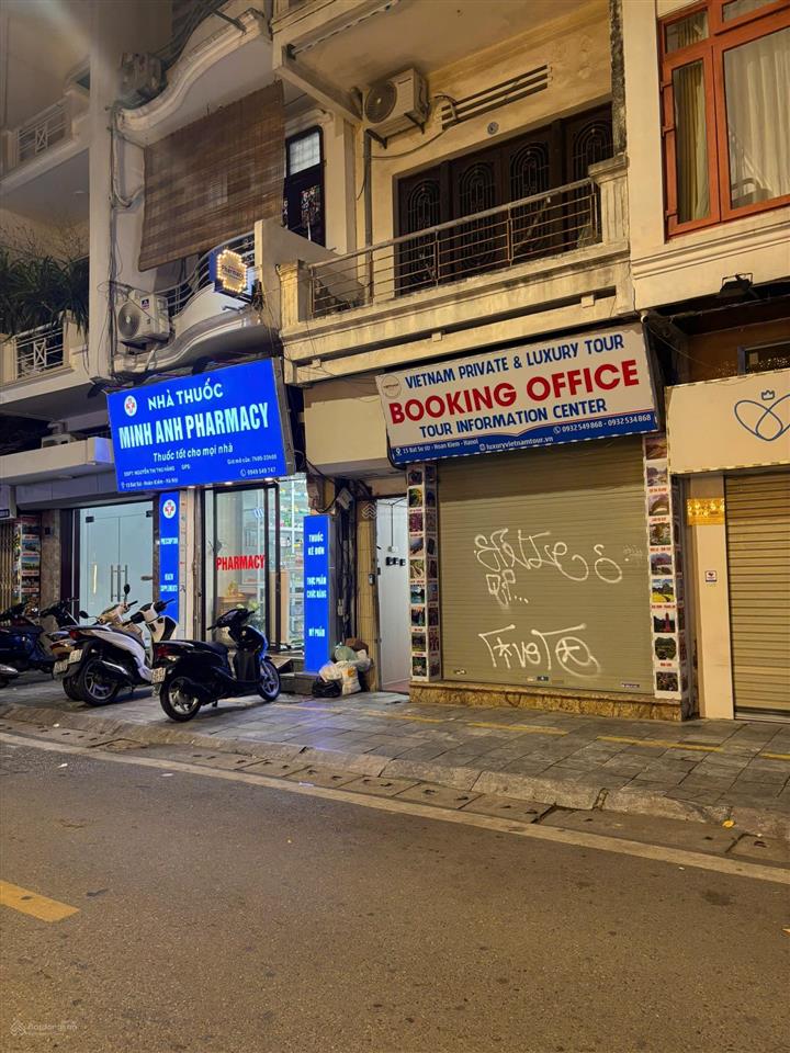 Cho thuê nhà mặt phố hàng bông  ngay gần lý quốc sư  đt 50m²,mặt tiền 4,5m, vị trí cực đẹp phố cổ