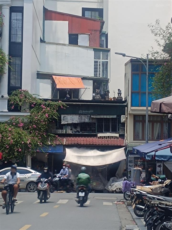 Cho thuê nhà mặt phố hàng bông  ngay gần lý quốc sư  đt 50m²,mặt tiền 4,5m, vị trí cực đẹp phố cổ