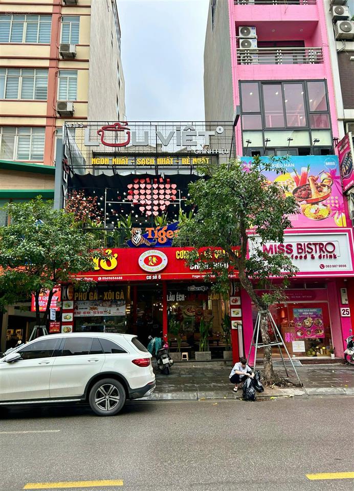 Cho thuê nhà mặt phố chùa láng  diện tích 65m²x3 tầng + hầm, mặt tiền 4.5mvị trí kinh doanh đỉnh